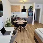 Pfalz-studio Zentrum-wlan-netflix-private Parkplaetze Vorhanden شقة